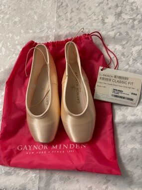 Gaynor Minden pointe shoes. Size: 6 MED. NIB.